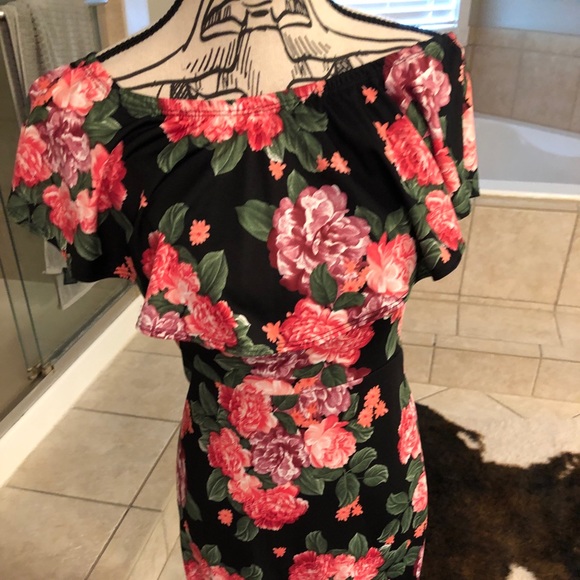 Dress - Picture 1 of 2